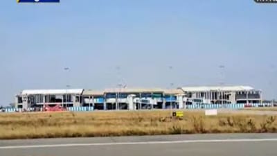 Surat: એરપોર્ટના રન વે પર અકસ્માતને આમંત્રણ આપતા હોય તેવા દ્રશ્યો, અગાઉની ઘટનાઓમાંથી પણ ન લીધો બોધપાઠ