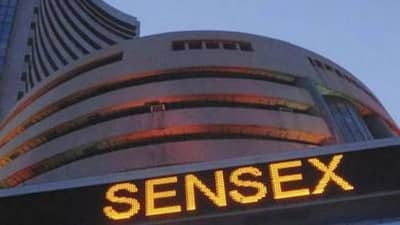 Opening Bell: સેન્સેક્સ 400 પોઈન્ટ તુટ્યો; ઓટો, બેંકિંગ સ્ટોક બનાવી રહ્યા છે દબાણ