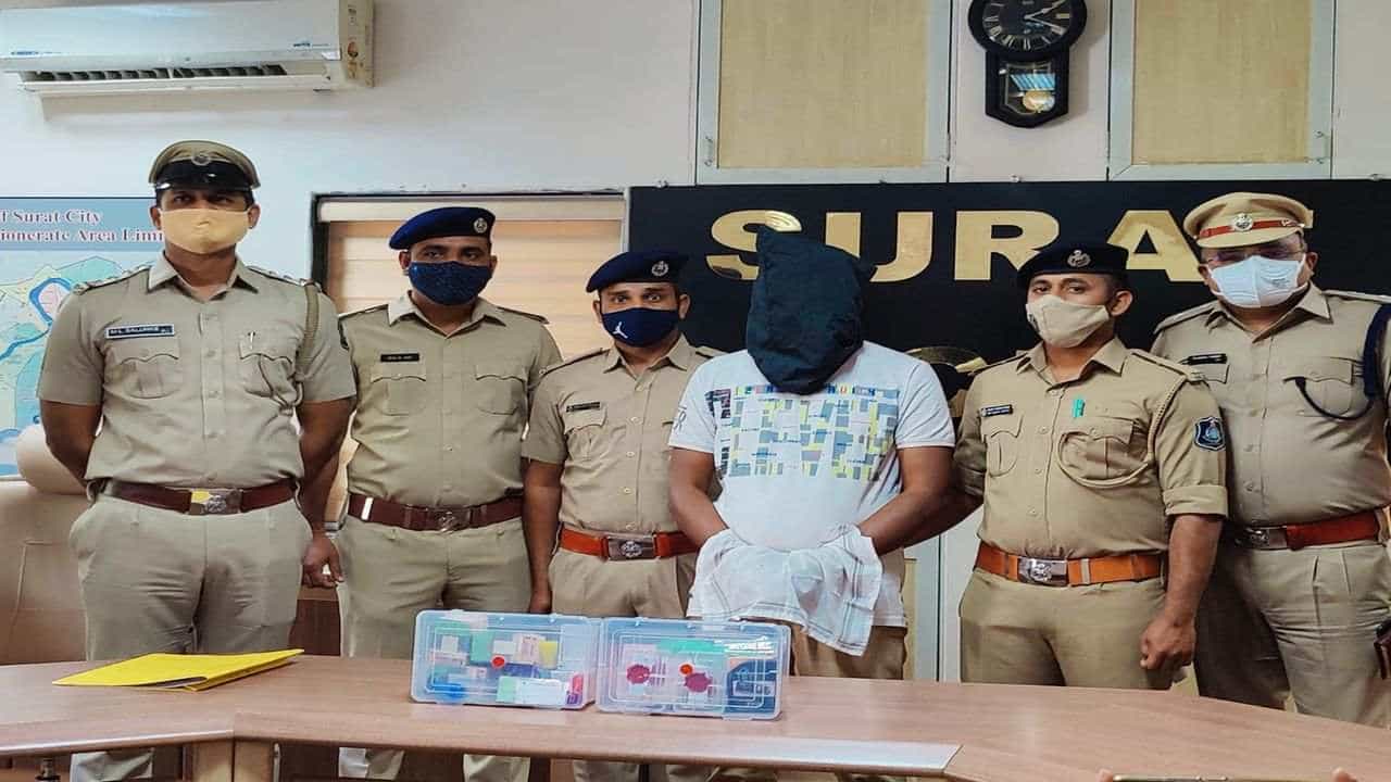 Surat : આરટીઓ મેમોની દંડ ભર્યાની બોગસ રસીદ દ્વારા પોલીસને જ ચૂનો લગાવવાનું કૌભાંડ ઝડપાયું