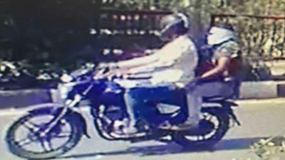 Surat: ભટાર વિસ્તારમાં બાઇક સવાર પાસેથી 18 લાખની ચિલઝડપ, પોલીસે તપાસ શરૂ કરી