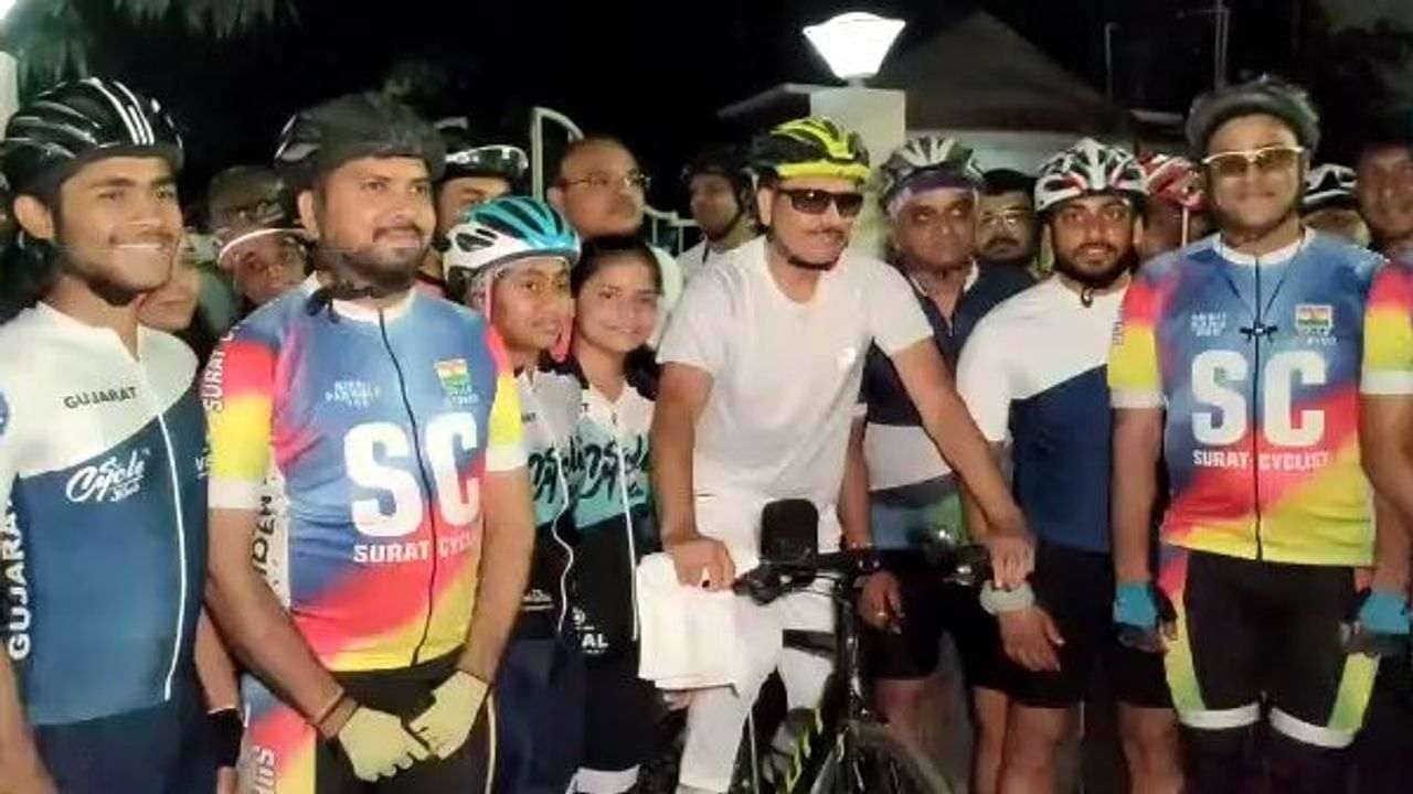 સુરત પોલીસ દ્વારા શહેરના જે વિસ્તારમાં ક્રાઇમ રેટ વધુ છે ત્યાં 40 કિલોમીટર સાયકલિંગ કરવામાં આવ્યું