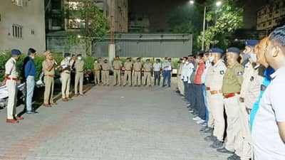 સુરત પોલીસ અચાનક હરકતમાં આવી, પાંડેસરા વિસ્તારમાં એક સાથે 20 ટીમોએ કોમ્બિંગ કરીને 50થી વધુ લોકોની ધરપકડ કરી