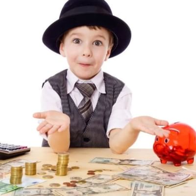 નાણાકીય વર્ષ 2021-22 તેના અંતિમ તબક્કામાં છે. ચાલુ નાણાકીય વર્ષ માટે રિટર્ન ભરવાનું કામ 1 એપ્રિલથી શરૂ થશે. જો તમે ટેક્સના દાયરા હેઠળ આવો છો તો ટેક્સ બચત વિશે યોગ્ય માહિતી જરૂરી છે. આ ઉપાયોની મદદથી ટેક્સનો બોજ ઘટાડી શકાય છે. બાળકો આવતીકાલનું ભવિષ્ય છે. આવી સ્થિતિમાં દરેક માતા-પિતા તેમના બાળકોના ભવિષ્ય માટે ખુલ્લેઆમ રોકાણ કરે છે. અભ્યાસ દરમિયાન કોઈ સમસ્યા ન હોવી જોઈએ, તેની તૈયારી શરૂઆતથી જ કરવામાં આવે છે. આ લેખમાં અમે તમને જણાવીશું કે બાળકો પર રોકાણની મદદથી તેમના ભવિષ્યની સાથે-સાથે તેમની કર જવાબદારી કેવી રીતે ઘટાડી શકાય છે.