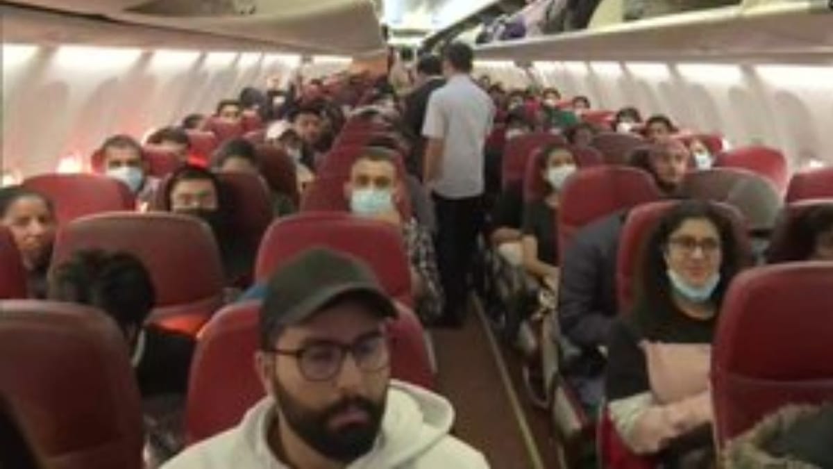 યુક્રેનથી 182 વિદ્યાર્થીઓને લઈ મુંબઈ પહોંચી 'ઓપરેશન ગંગા'ની સાતમી ફ્લાઈટ, કેન્દ્રીય મંત્રી નારાયણ રાણેએ એરપોર્ટ પહોંચી કર્યુ સ્વાગત