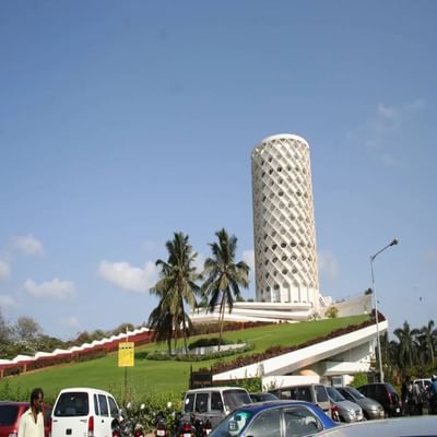 નેહરુ પ્લેનેટોરિયમ: બાળકોને પણ આકર્ષિત લાઇટ ગમે છે. જો તમારું બાળક ચમકતા તારાઓ જોવા માંગે છે, તો તેને મુંબઈ સ્થિત પ્રખ્યાત નેહરુ પ્લેનેટોરિયમમાં ચોક્કસ લઈ જાઓ. અહી ફ્યુચર માટે મોટિવેટ પણ કરવામાં આવે છે.