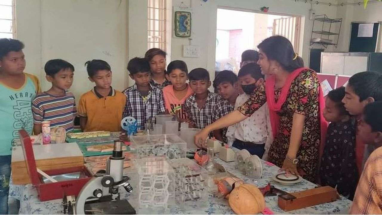 Anand: વાસદ કુમારશાળામાં વિજ્ઞાન દિવસની ઉજવણી, બાળકોને અંધશ્રદ્ધા દૂર કરવાના પ્રયોગો બતાવાયા
