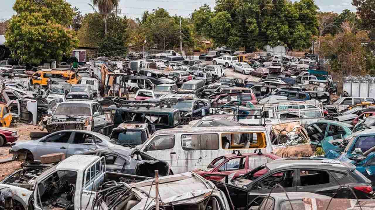 Vehicle Scrappage Policy: વાહન સ્ક્રેપિંગની સંપૂર્ણ પ્રક્રિયા ડિજિટલ હશે, સરકારે જાહેર કર્યા નવા નિયમ