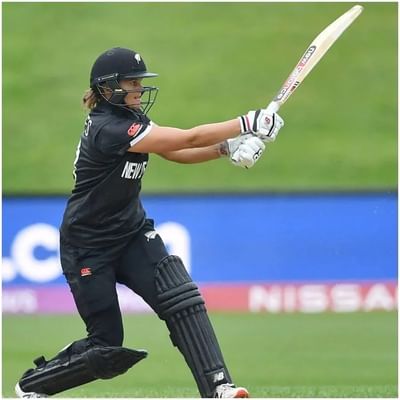 ICC મહિલા વર્લ્ડ કપ 2022 માં પાકિસ્તાન સામેની મેચમાં સુઝી બેટ્સે શાનદાર સદી ફટકારી હતી. તેણે 135 બોલમાં 126 રનની ઇનિંગ રમી હતી. આ સદીની ઇનિંગ્સ દરમિયાન તેણે એક ખાસ ક્લબમાં એન્ટ્રી લીધી છે. આ એ જ ક્લબ છે જ્યાં ભારતીય કેપ્ટન મિતાલી નુ 'રાજ' છે. અને સુઝી બેટ્સ તેની ચોથી સભ્ય બની છે.