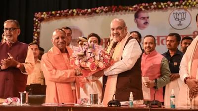 કેન્દ્રની માફક યોગી કેબિનેટમાં ભૂતપૂર્વ નોકરિયાતોની પણ લાગી શકે છે લોટરી, એકે શર્મા-અસીમ અરુણ અને રાજેશ્વર સિંહને મળી શકે છે તક