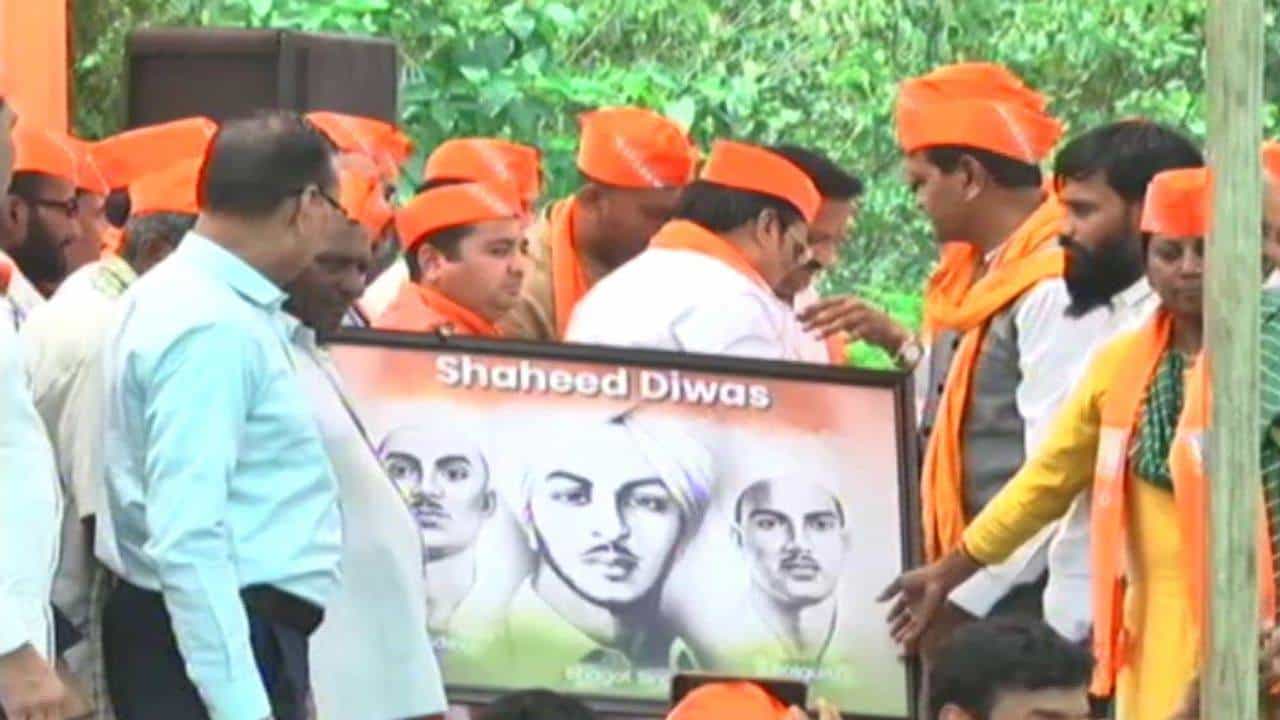 ચૂંટણી પહેલા (AAP) આમ આદમી પાર્ટીમાં ભંગાણ, ત્રણ હજારથી વધુ કાર્યકર્તાઓ ભાજપમાં જોડાયા