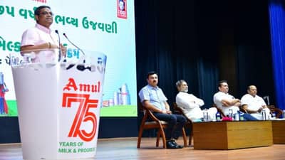 અમુલ ડેરીમાં મિલ્ક ડેની ઉજવણીઃ  ડેરીના પૂર્વ ડિરેક્ટરના વિચારનો તાલુકા મથકોએ અમલ કરાશે