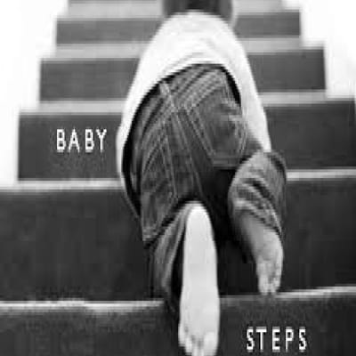    બાળકને એકલા ન છોડો: જો તમારું બાળક ચાલવાનું શીખી રહ્યું હોય, તો તમારે સૌ પ્રથમ કાળજી લેવાની છે કે બાળકને એકલું ન છોડવું. કારણ કે જ્યારે બાળક ચાલતા શીખે છે ત્યારે પડી જવાનો ભય રહે છે. કેટલીકવાર નાના બાળકો પડી શકે છે અને ગંભીર ઈજા પહોંચાડી શકે છે.