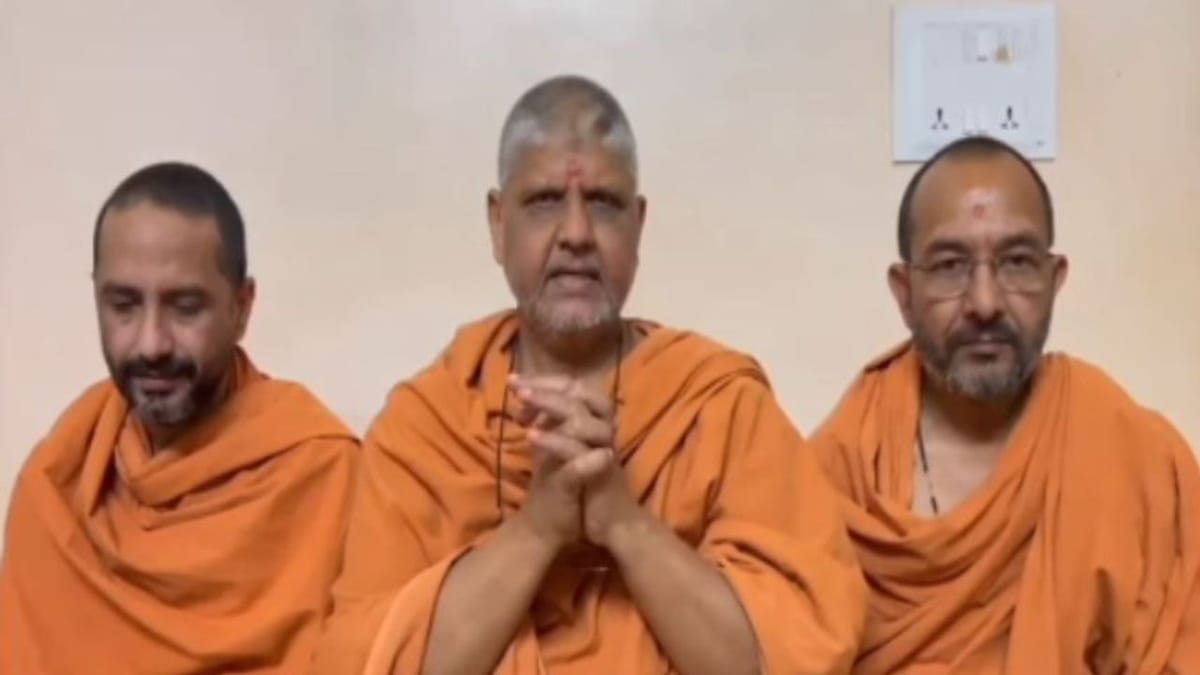 હરિધામ સોખડા મંદિરમાં ફરી વિવાદ, સરલ સ્વામીની ઓડિયો ક્લિપમાં કહેવાયું કે સંતોની હાજરીમાં પ્રબોધ સ્વામીએ મારી માફી માગી છે, સંતોએ નિવેદન આપ્યું કે આવું થયું જ નથી હરિધામ સોખડા મંદિરમાં ફરી વિવાદ, સરલ સ્વામીની ઓડિયો ક્લિપમાં કહેવાયું કે સંતોની હાજરીમાં પ્રબોધ સ્વામીએ મારી માફી માગી છે, સંતોએ નિવેદન આપ્યું કે આવું થયું જ નથી