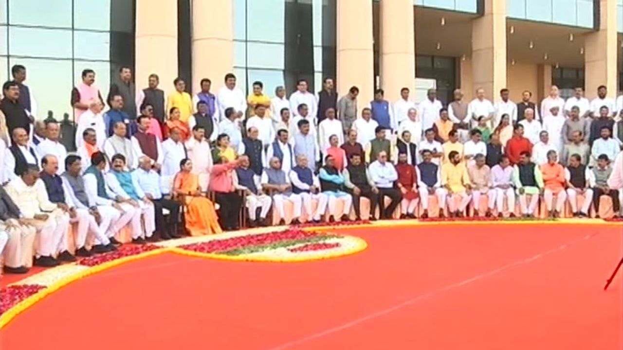 Gandhinagar: મુખ્યમંત્રીની અધ્યક્ષતામાં યોજાઈ કેબિનેટની બેઠક, બજેટ સત્રની કામગીરી અને નવી જોગવાઈઓના અમલીકરણ અંગે ચર્ચા થઈ Gandhinagar: મુખ્યમંત્રીની અધ્યક્ષતામાં યોજાઈ કેબિનેટની બેઠક, બજેટ સત્રની કામગીરી અને નવી જોગવાઈઓના અમલીકરણ અંગે ચર્ચા થઈ