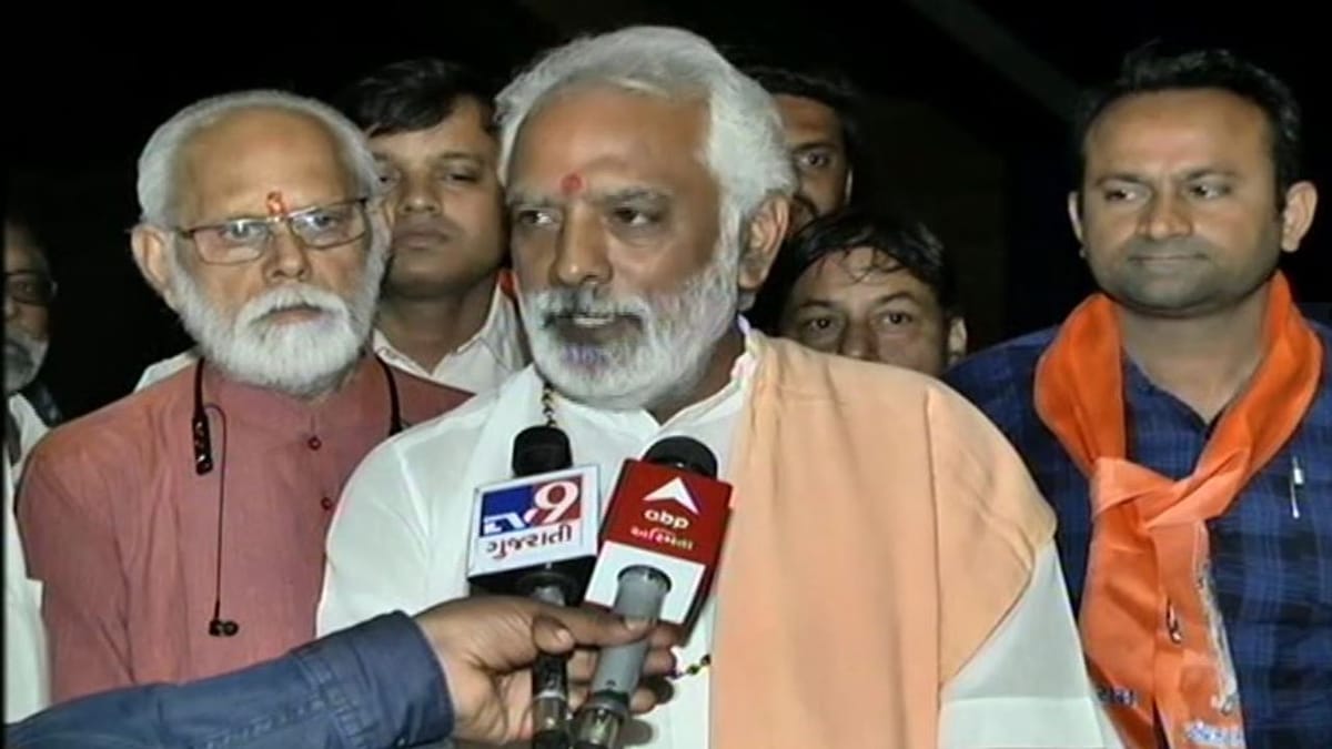 રાજ્યના મોટા મંદિરોમાંથી સરકારી વહીવટ દૂર કરી કરોડો રૂપિયાના દાનની રકમ હિન્દુ ધર્મ માટે વપરાવી જોઇએઃ વીહીપની બેઠકમાં ઠરાવ કરાયો