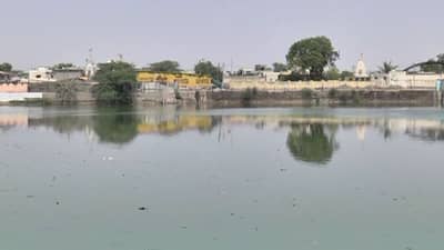 Kutch: એક દાયકા બાદ ભુજના ઐતિહાસિક દેસલસર તળાવમાંથી ગટરનાં પાણી દૂર કરવાનુ કાર્ય શરૂ થયું