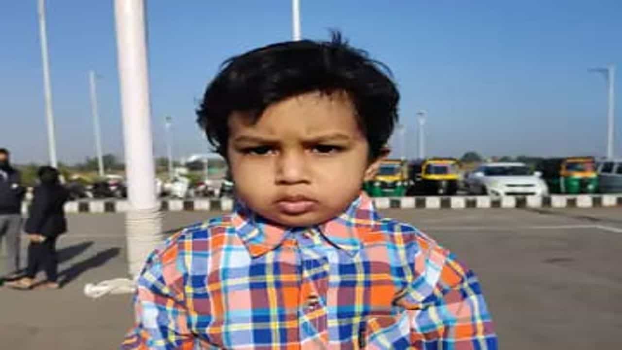 Surat : ઘરનો ઓટોમેટિક દરવાજો અંદરથી લોક થઇ જતા 2 વર્ષનો બાળક ફસાયો