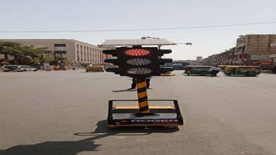 રાજકોટમાં દેશનું પ્રથમ સૌરઉર્જા આધારીત પોર્ટેબલ ટ્રાફિક સિગ્નલ મૂકાયું, મુવેબલ સિગ્નલથી વીજળી અને ખર્ચની પણ બચત થશે