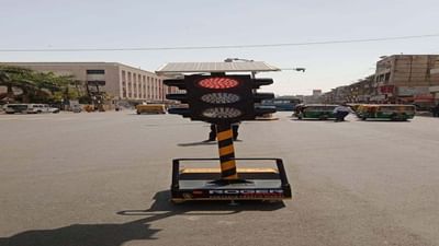 રાજકોટમાં દેશનું પ્રથમ સૌરઉર્જા આધારીત પોર્ટેબલ ટ્રાફિક સિગ્નલ મૂકાયું, મુવેબલ સિગ્નલથી વીજળી અને ખર્ચની પણ બચત થશે