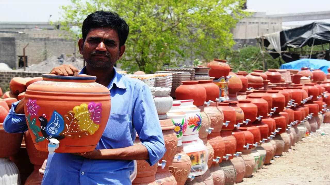 દેશી ફ્રિજ : ઉનાળાની શરૂઆત સાથે જ સુરતમાં ગરીબો માટે દેશી ફ્રિજ સમાન માટલાના વેચાણમાં વધારો