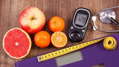 ડાયાબિટીસના દર્દીઓ આ ત્રણ ફળોને કહી દો ચોખ્ખી ના , ફળો ખાવાને લઈને કરે છે આ ભૂલો