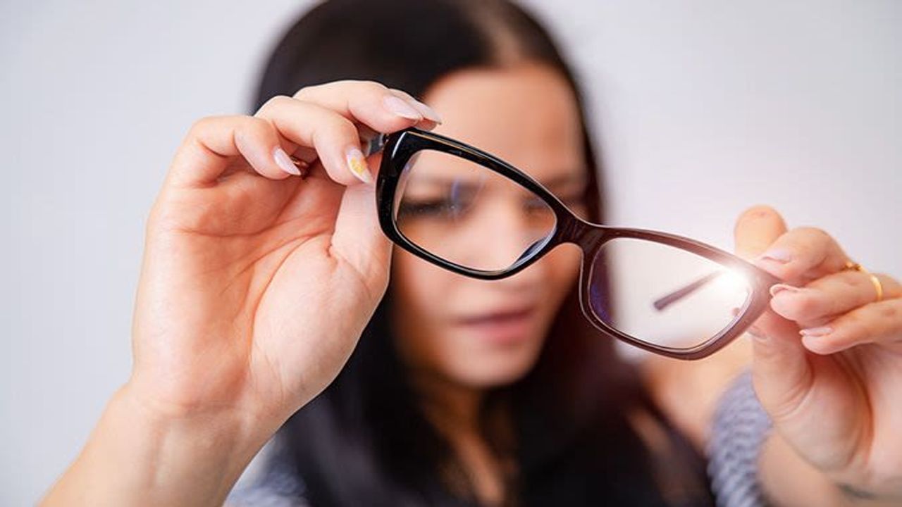Eye Care : ચશ્મા ન પહેરવાના નુકશાન વિશે જાણો છો ? આંખોને આ રીતે રાખો સુરક્ષિત