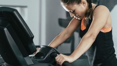 International Women’s Day 2022: 'સુપર વુમન'ને સ્વસ્થ રાખવા માટે તમે તેને આ ફિટનેસ ગેજેટ્સ આપી શકો છો ભેટમાં