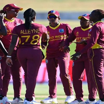 મહિલા વર્લ્ડ કપ 2022ની 17મી મેચમાં વેસ્ટ ઈન્ડિઝે રોમાંચક અંદાજમાં બાંગ્લાદેશને ચાર રનથી હરાવ્યું. પ્રથમ બેટિંગ કરતા વિન્ડીઝની ટીમ માત્ર 140 રન જ બનાવી શકી હતી. પરંતુ તેના જવાબમાં તેણે બાંગ્લાદેશને 136 રનમાં ઓલઆઉટ કરી દીધું હતું. જોકે, આ જીત દરમિયાન વેસ્ટ ઈન્ડિઝની ખેલાડી શામિલિયા કોનેલની તબિયત લથડી હતી.