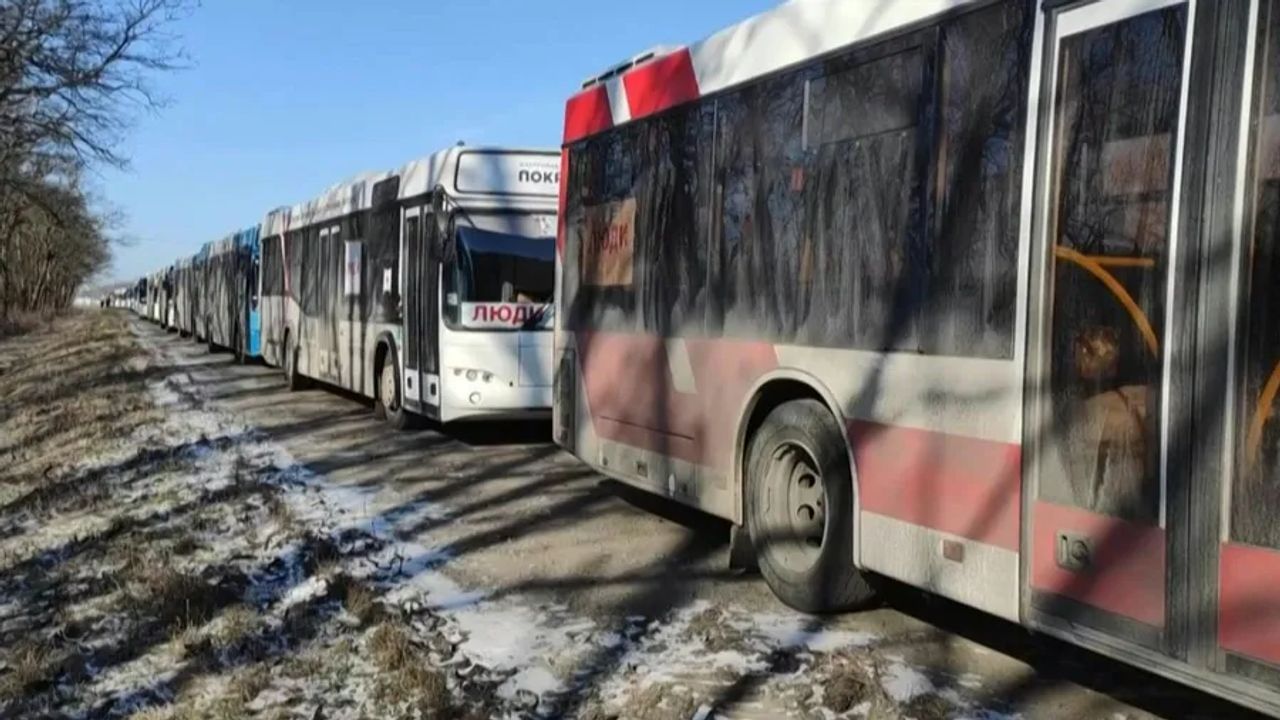 Russia Ukraine War : રશિયાની ફરી અવળચંડાઈ, મારિયુપોલમાં રાહત કાર્યકરોને બંદી બનાવ્યા, 1 લાખથી વધુ લોકો ફસાયા