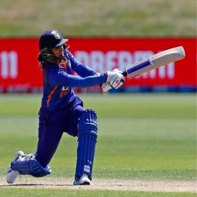 ICC મહિલા વર્લ્ડ કપ 2022માં ભારતની અંતિમ લીગ મેચમાં મિતાલી રાજનું બેટ સંભળાયું હતું. તેણે સાઉથ આફ્રિકા સામે કેપ્ટનશીપની ઇનિંગ રમતા 68 રન બનાવ્યા હતા. મિતાલી રાજે આ અડધી સદીની ઇનિંગના આધારે ટીમ ઈન્ડિયાને 274 રન સુધી પહોંચાડવામાં મદદ કરી. તેણે પોતાની ઇનિંગમાં 84 બોલનો સામનો કર્યો અને આઠ ચોગ્ગા ફટકાર્યા. મિતાલી રાજે પણ ફિફ્ટીની મદદથી કેટલાક શાનદાર રેકોર્ડ બનાવ્યા. મહિલા ક્રિકેટમાં તેના દરજ્જાને પણ વધુ ઉંચાઈ આપી.