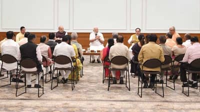 Gujarat assembly elections 2022: વિધાનસભા ચૂંટણી પહેલા PM મોદીએ ગુજરાતનાં સાંસદોનો ક્લાસ લીધો, દિલ્હીમાં બેઠક કરી