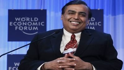 રિલાયન્સ ઈન્ડસ્ટ્રીઝના ચેરમેન મુકેશ અંબાણી રિસર્ચ અને લક્ઝરી પબ્લિશિંગ ગ્રુપ હુરુન ઈન્ડિયા 2022ની ગ્લોબલ રિચ લિસ્ટ દ્વારા પ્રકાશિત વિશ્વના ટોચના 10 અબજોપતિઓની યાદીમાં સામેલ થનારા એકમાત્ર ભારતીય છે. 103 બિલિયન ડોલરની નેટવર્થ સાથે અંબાણીએ માત્ર 'ભારતના સૌથી ધનિક વ્યક્તિ'નું બિરુદ મેળવવા સાથે એશિયામાં પણ તેમની સંપત્તિમાં 24 ટકાનો વધારો થયો છે. RILના ચેરમેને 'સૌથી ધનાઢ્ય ટેલિકોમ ઉદ્યોગસાહસિક'નો ખિતાબ પણ મેળવ્યો હતો. હુરુનના રિપોર્ટ અનુસાર અંબાણીએ 20 વર્ષમાં તેમની વારસામાં મળેલી સંપત્તિમાં 10 ગણો વધારો કર્યો જે 2002માં 10 અબજ ડોલર હતી.