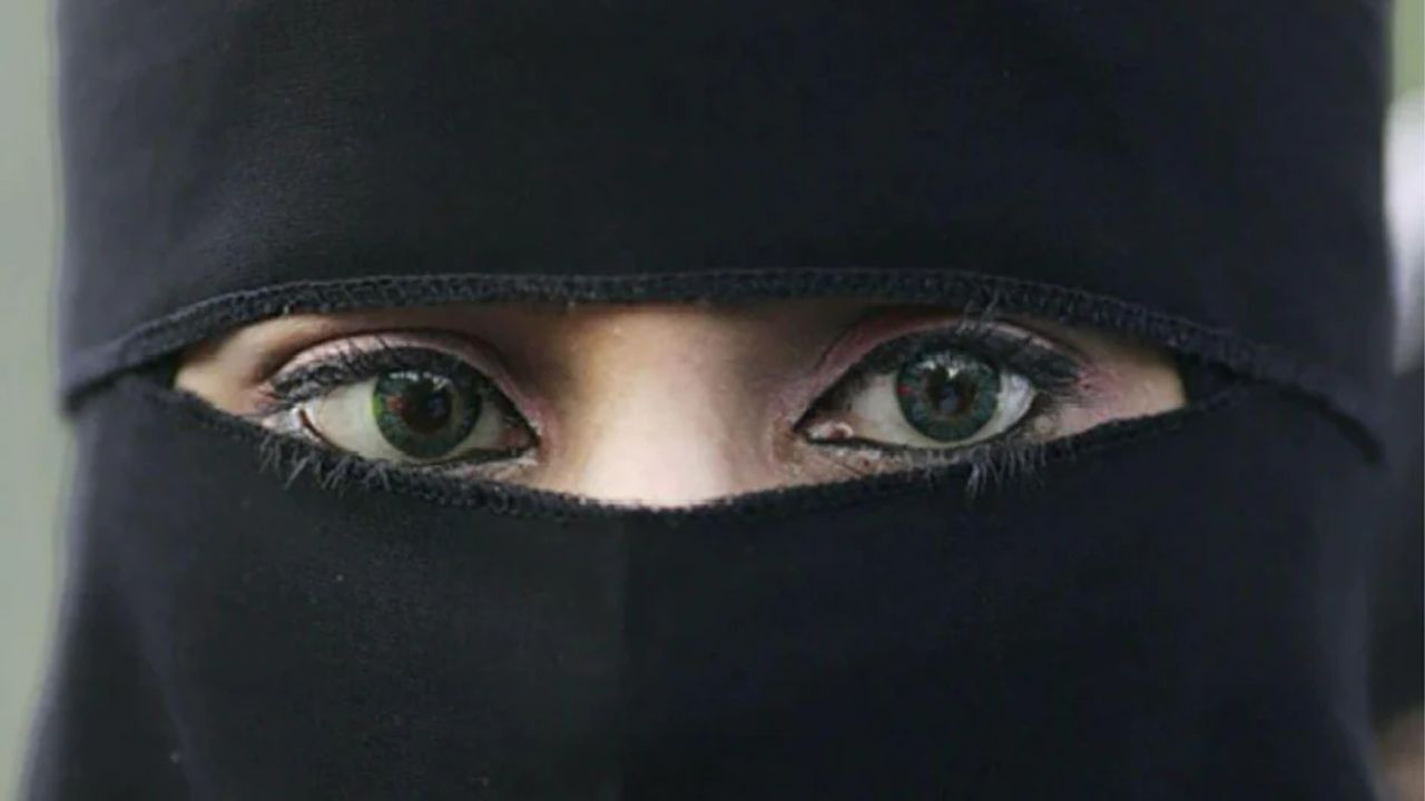 Bahrain: બુરખો પહેરેલી મહિલાને રેસ્ટોરન્ટમાં પ્રવેશતા અટકાવી, રેસ્ટોરન્ટમાં મચ્યો ભારે હોબાળો