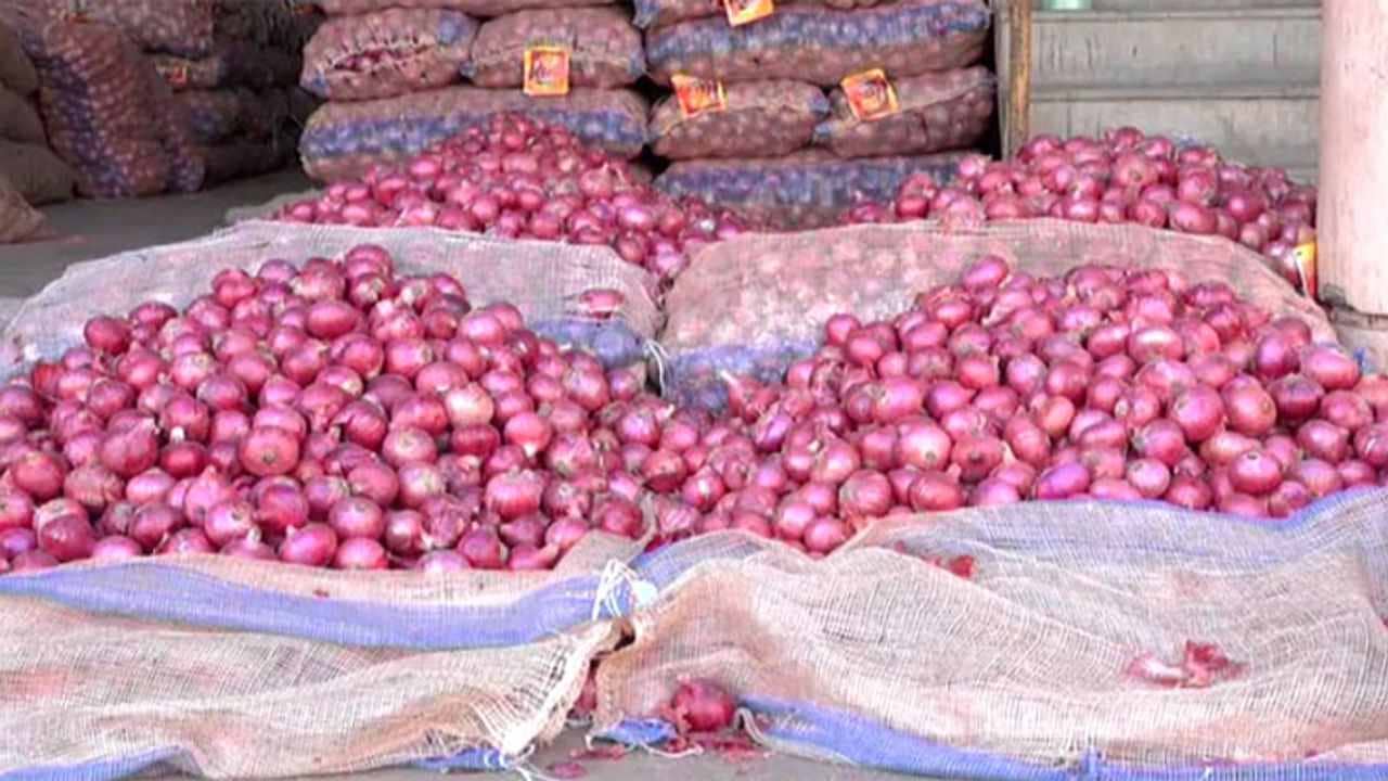 Mehsana: ખેડૂતોને ડુંગળીએ રડાવ્યા, આવક સામે જાવક ઓછી હોવાથી ભાવ ઘટ્યા