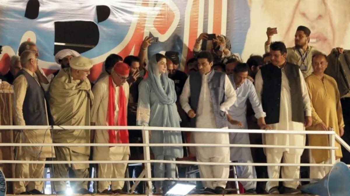 Pakistan : પાકિસ્તાનમાં રાજકીય ઘમસાણ આરપારની દિશામાં, વિપક્ષ ઇમરાન ખાનનાં રાજીનામા પર અડગ , શાહબાઝ શરીફે 'ઐતિહાસિક દિવસ' ગણાવ્યો