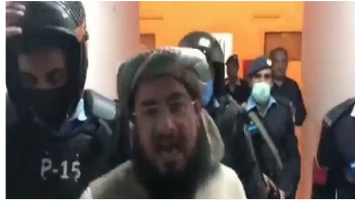 પાકિસ્તાનની સંસદમાં ઘુસીને પોલીસે વિપક્ષી નેતાની ધરપકડ કરી, પીએમ ઈમરાન ખાન નિશાના પર