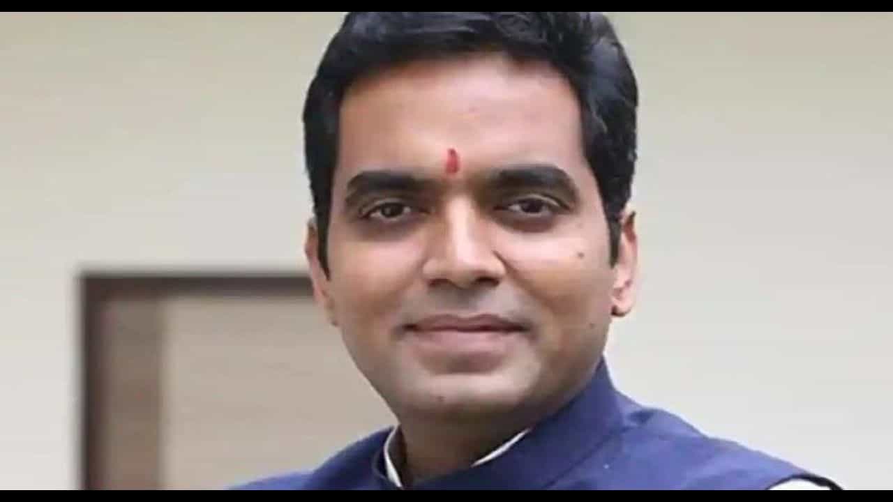 UPમાં ફરી ખીલ્યું કમળ: નોઈડા વિધાનસભા બેઠક પર સંરક્ષણ પ્રધાન રાજનાથસિંહના પુત્ર પંકજ સિંહે મેળવી શાનદાર જીત