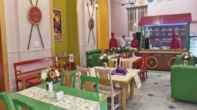 કોલકાતામાં ખુલ્યું દેશનું પ્રથમ પોસ્ટ ઓફિસ કાફે, જ્યાં તમે પાર્સલ બુકિંગ સાથે ચા અને નાસ્તાની મજા માણી શકો છો