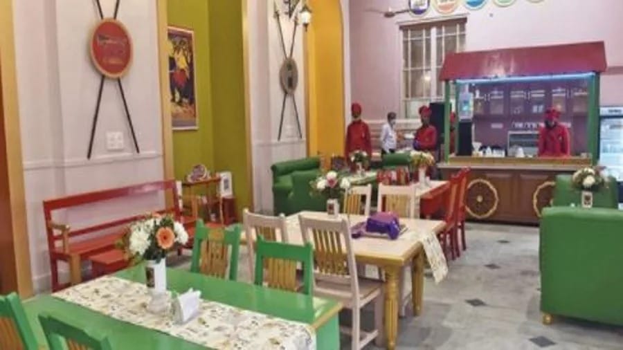 કોલકાતામાં ખુલ્યું દેશનું પ્રથમ પોસ્ટ ઓફિસ કાફે, જ્યાં તમે પાર્સલ બુકિંગ સાથે ચા અને નાસ્તાની મજા માણી શકો છો