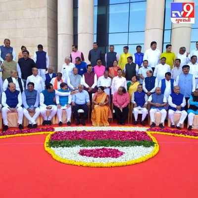 ગુજરાત વિધાનસભાના બજેટ સત્રના અંતિમ દિવસે તમામ ધારાસભ્યોના સંભારણા રૂપે ફોટોગ્રાફી કરવામાં આવી.