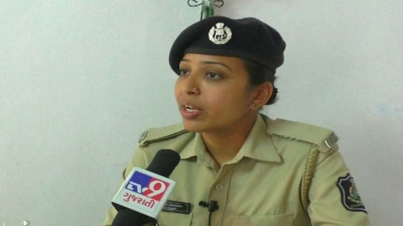 પોરબંદર : મહિલા કોન્સ્ટેબલ અંકિતા ઝંકાટ બાઈક સ્ટંટમાં 4 વખત રાજ્ય કક્ષાએ એવોર્ડ મેળવ્યા