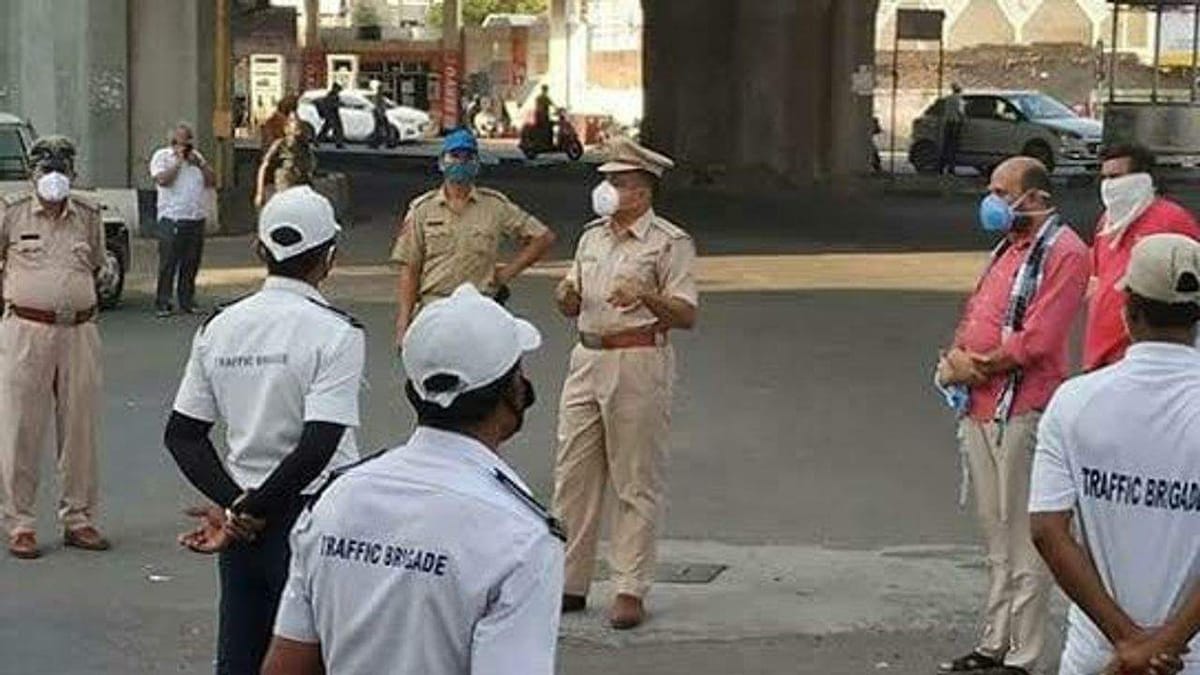 Surat: ટ્રાફિક પોલીસનો હપ્તાખોરીનો વીડિયો વાયરલ થયા બાદ પોલીસ કમિશનર દ્વારા બે અધિકારીઓને અલગ-અલગ તપાસ સોંપાઇ