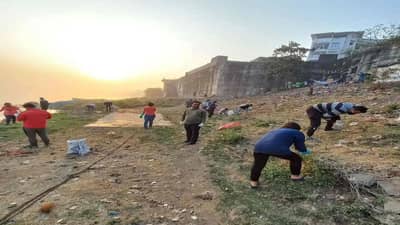 Surat : શહેરને પ્રદુષણમુક્ત રાખવા સુરતના આ યુવાનોનું ગ્રુપ ચલાવે છે અનોખું અભિયાન