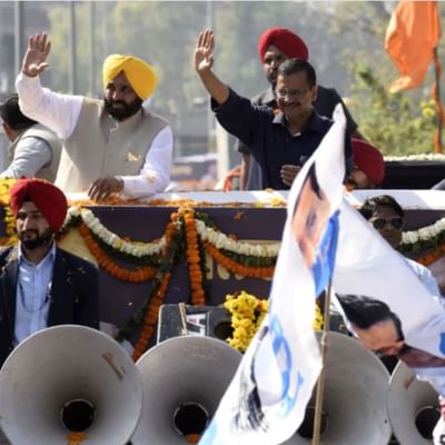 આમ આદમી પાર્ટીના નેતા ભગવંત માન બુધવારે પંજાબના મુખ્યમંત્રી તરીકે શપથ લેવા જઈ રહ્યા છે. તેમના શપથ ગ્રહણ સમારોહની તૈયારીઓ જોરશોરથી ચાલી રહી છે. આ સમારોહ શહીદ ભગત સિંહ નગર જિલ્લામાં સ્થિત ખટકર કલાન ગામમાં યોજાશે. (તસવીર-PTI)