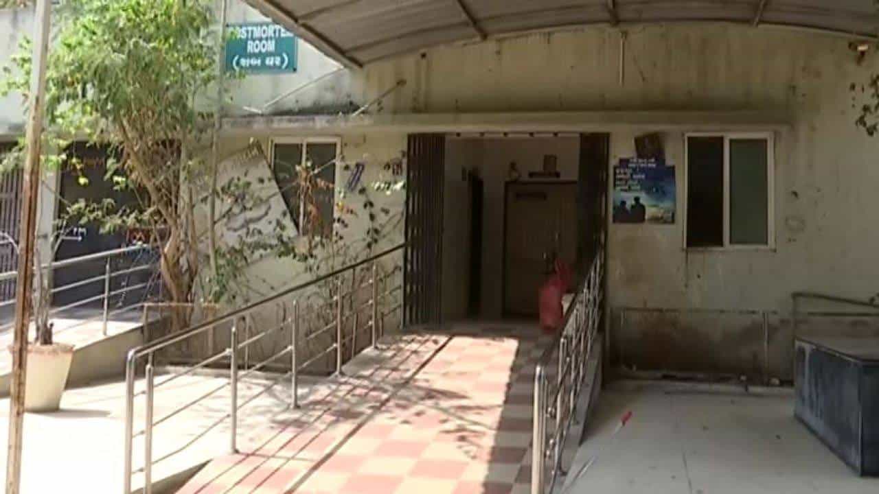 Rajkot: થોરાળા વિસ્તારમાં મોબાઈલ ચોરને ઠપકો આપતાં મોત મળ્યું, રસ્તા પર જ હત્યા કરી નાખી