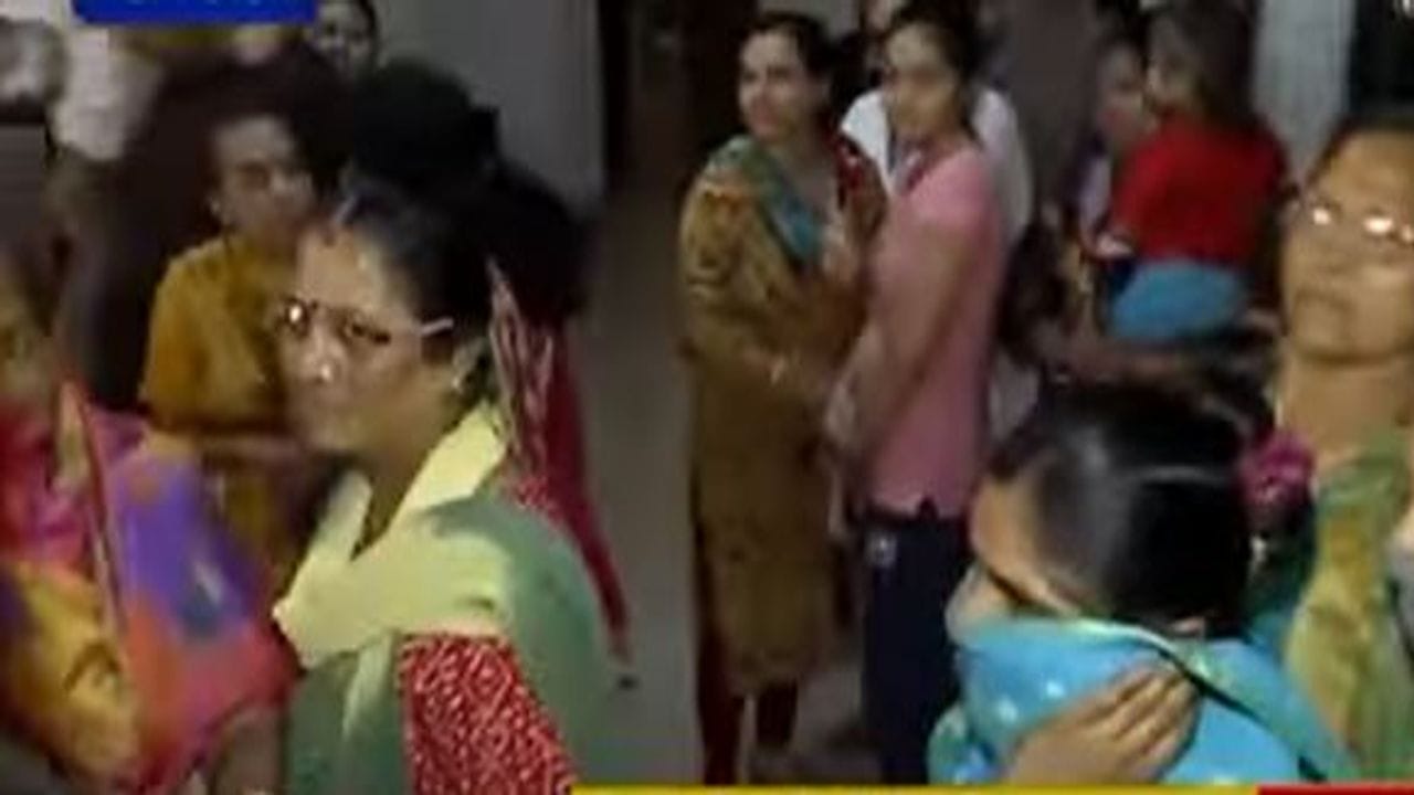 Rajkot: ઉનાળાની શરુઆત થતાં જ પાણીની બૂમો ઉઠવા લાગી, રંગોલી પાર્ક આવાસ યોજનાના રહીશોના પાણી મુદ્દે દેખાવો