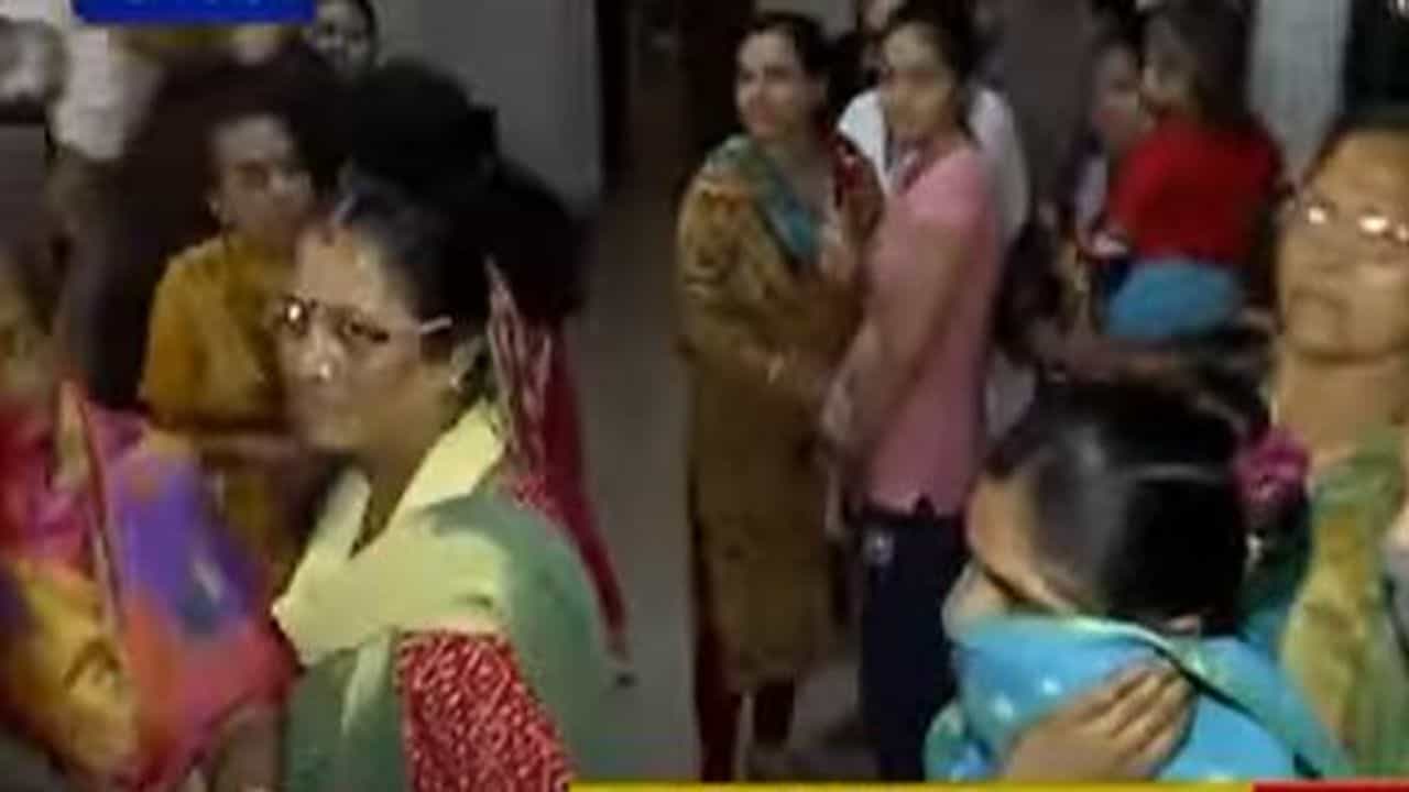 Rajkot: ઉનાળાની શરુઆત થતાં જ પાણીની બૂમો ઉઠવા લાગી, રંગોલી પાર્ક આવાસ યોજનાના રહીશોના પાણી મુદ્દે દેખાવો