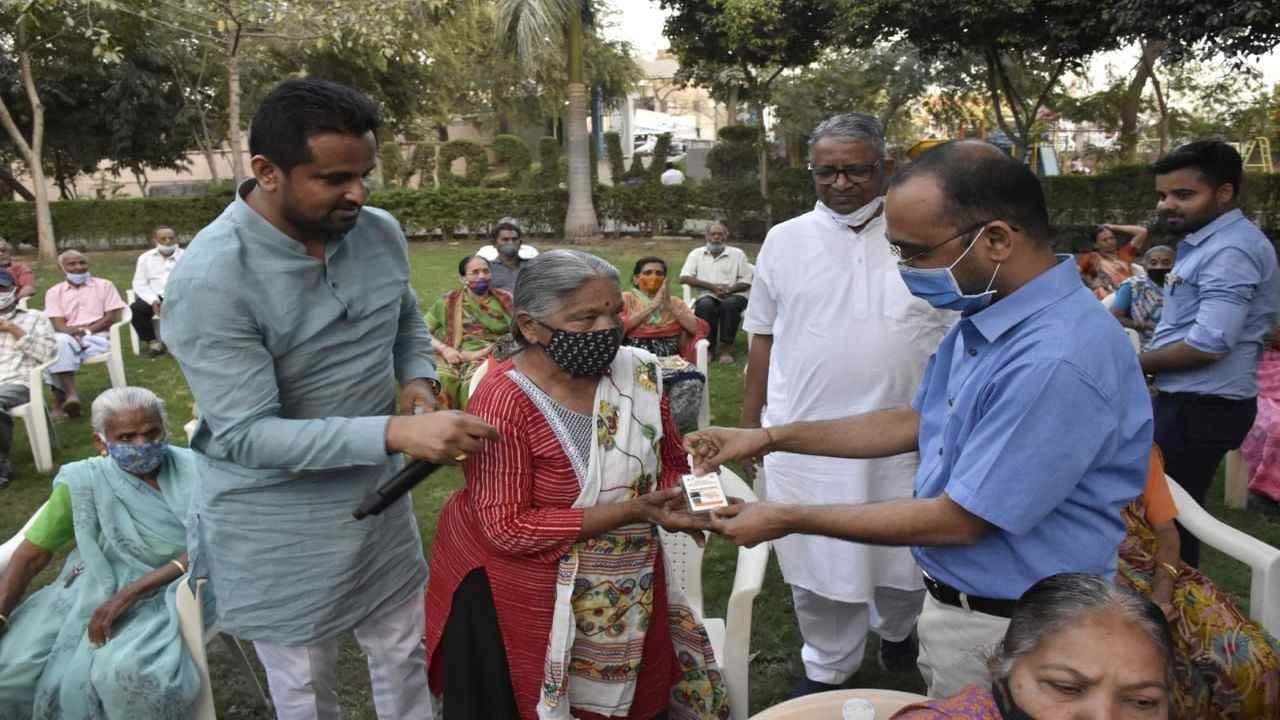 Banaskantha: પાલનપુર વૃદ્ધાશ્રમમાં 85 વડીલોને વૃદ્ધ પેન્શન સહાય અને 5 લાખ રૂપિયા સુધીની મેડીકલ સહાયનો મળશે લાભ