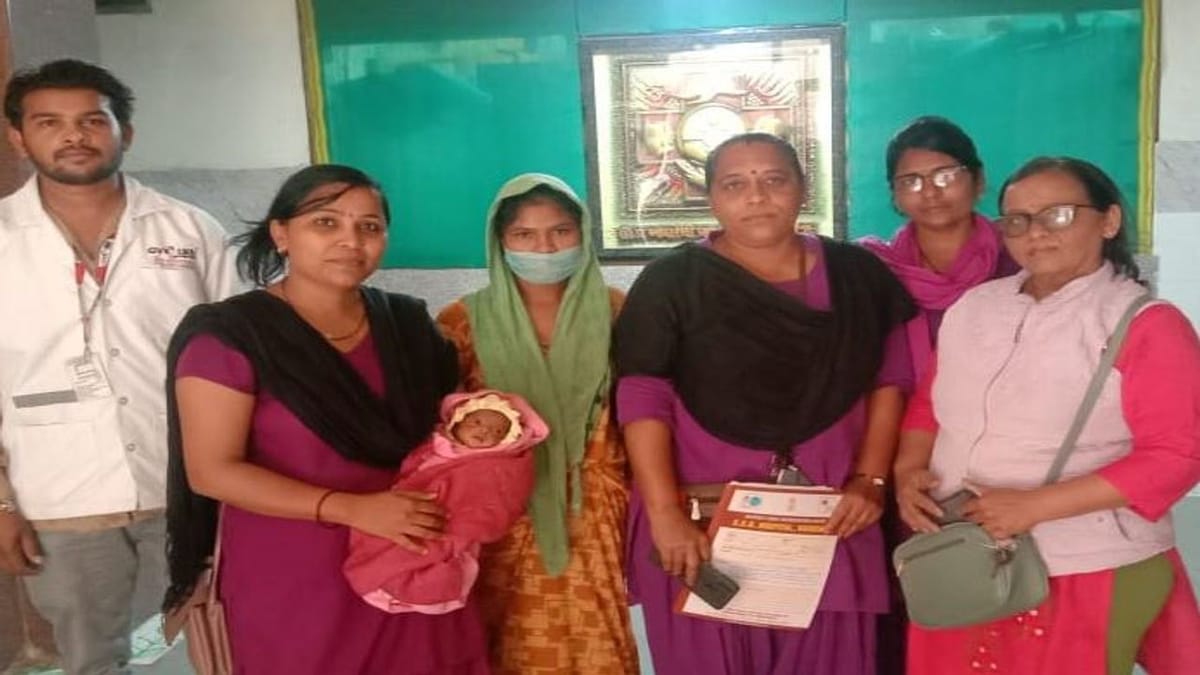 Vadodara: સયાજી હોસ્પિટલમાં શ્રમિક પરિવારની મહિલાના ઓછા વજનવાળા બાળકની 62 દિવસ સુધી સારવાર કરી નવું જીવન આપ્યું