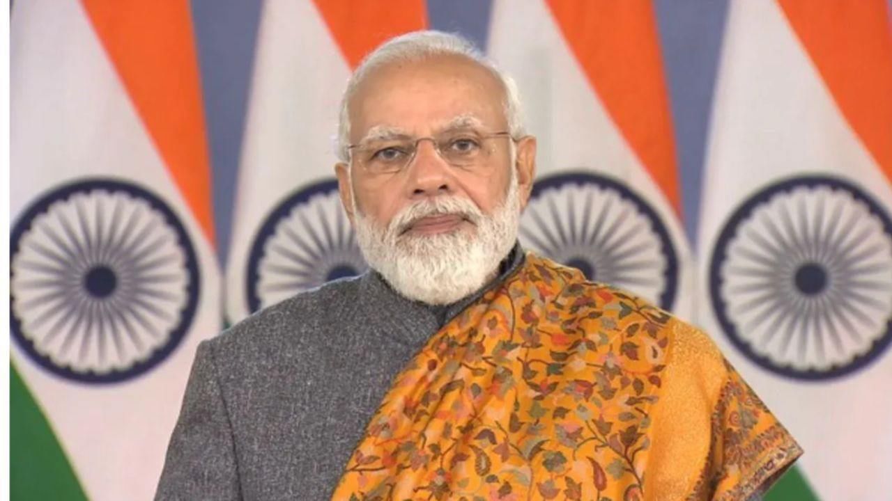 PM Narendra Modi યુક્રેનમાંથી ભારતીયોને બહાર કાઢવામાં સામેલ દૂતાવાસના અધિકારીઓ સાથે વાત કરી